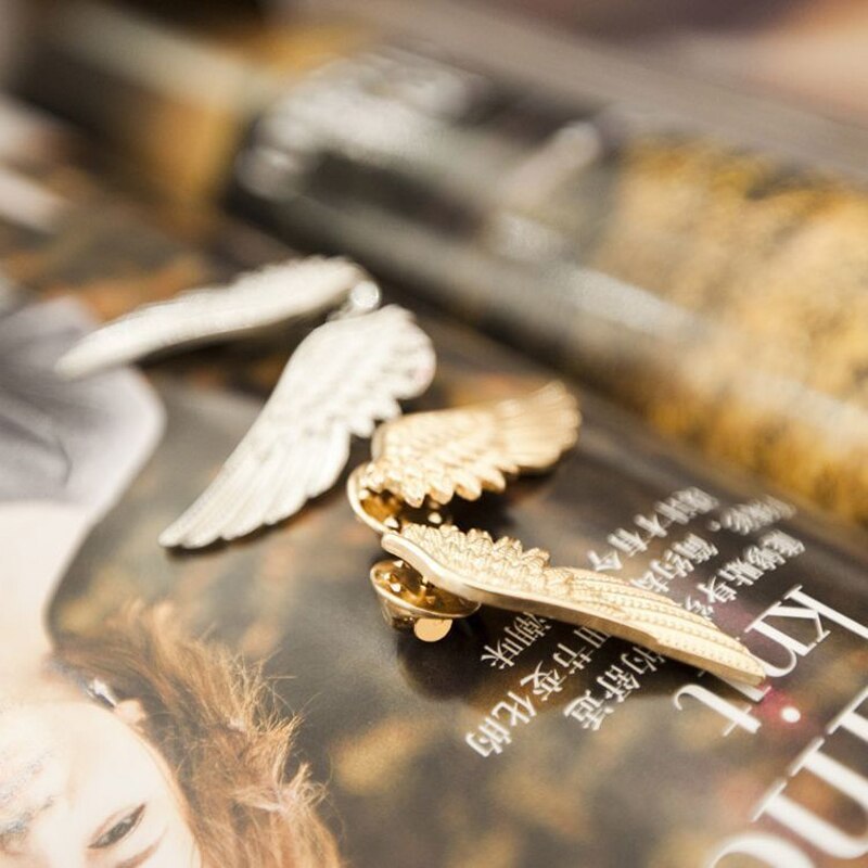 Metal texture punk style wing collar pin brooch