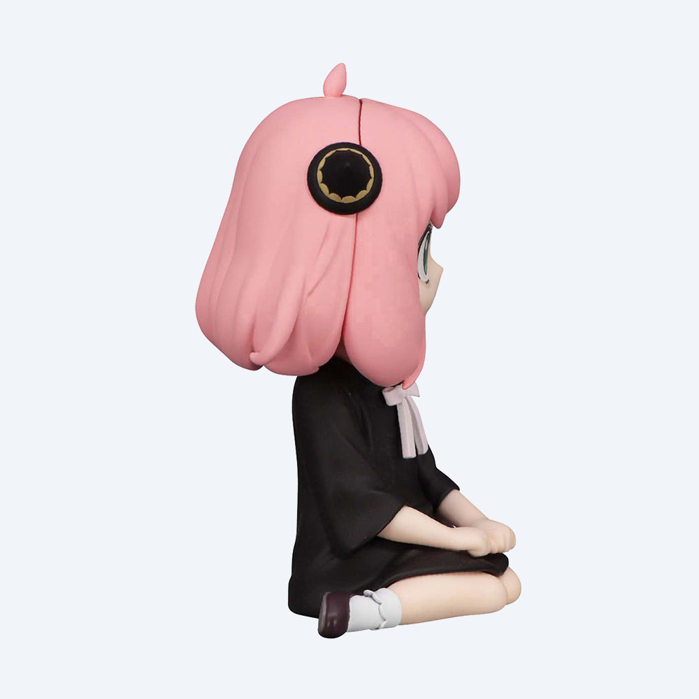 Anya Forger Sitting on the Floor Smile Version Spy _ Family Noodle Stopper Figure
