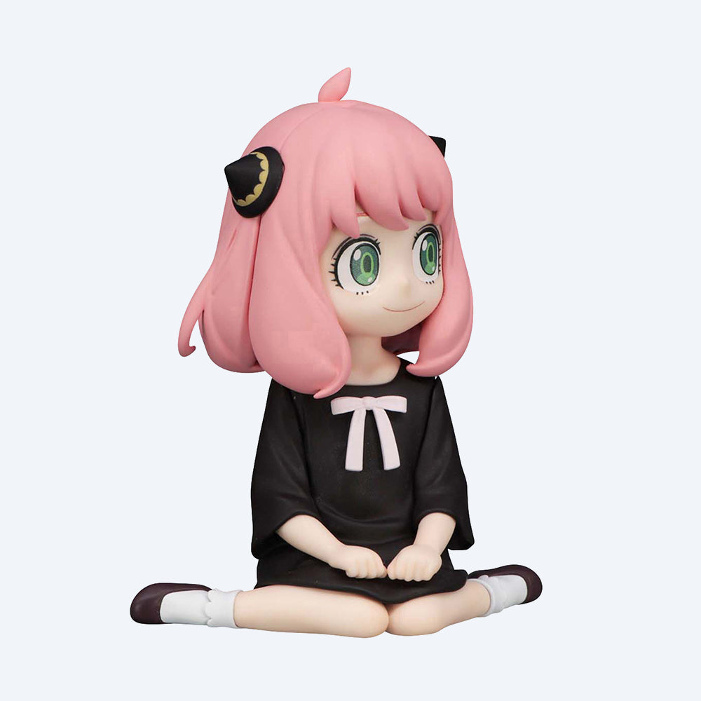 Anya Forger Sitting on the Floor Smile Version Spy _ Family Noodle Stopper Figure