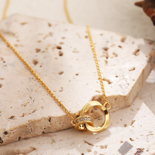 Fashion Golden Color Double Ring Interlocking Clavicle Chain Necklace for Women Temperament CZ Ring Pendant Necklaces Jewelry