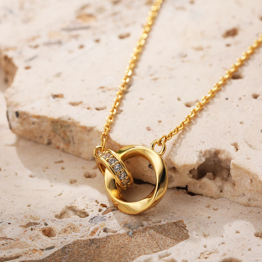 Fashion Golden Color Double Ring Interlocking Clavicle Chain Necklace for Women Temperament CZ Ring Pendant Necklaces Jewelry